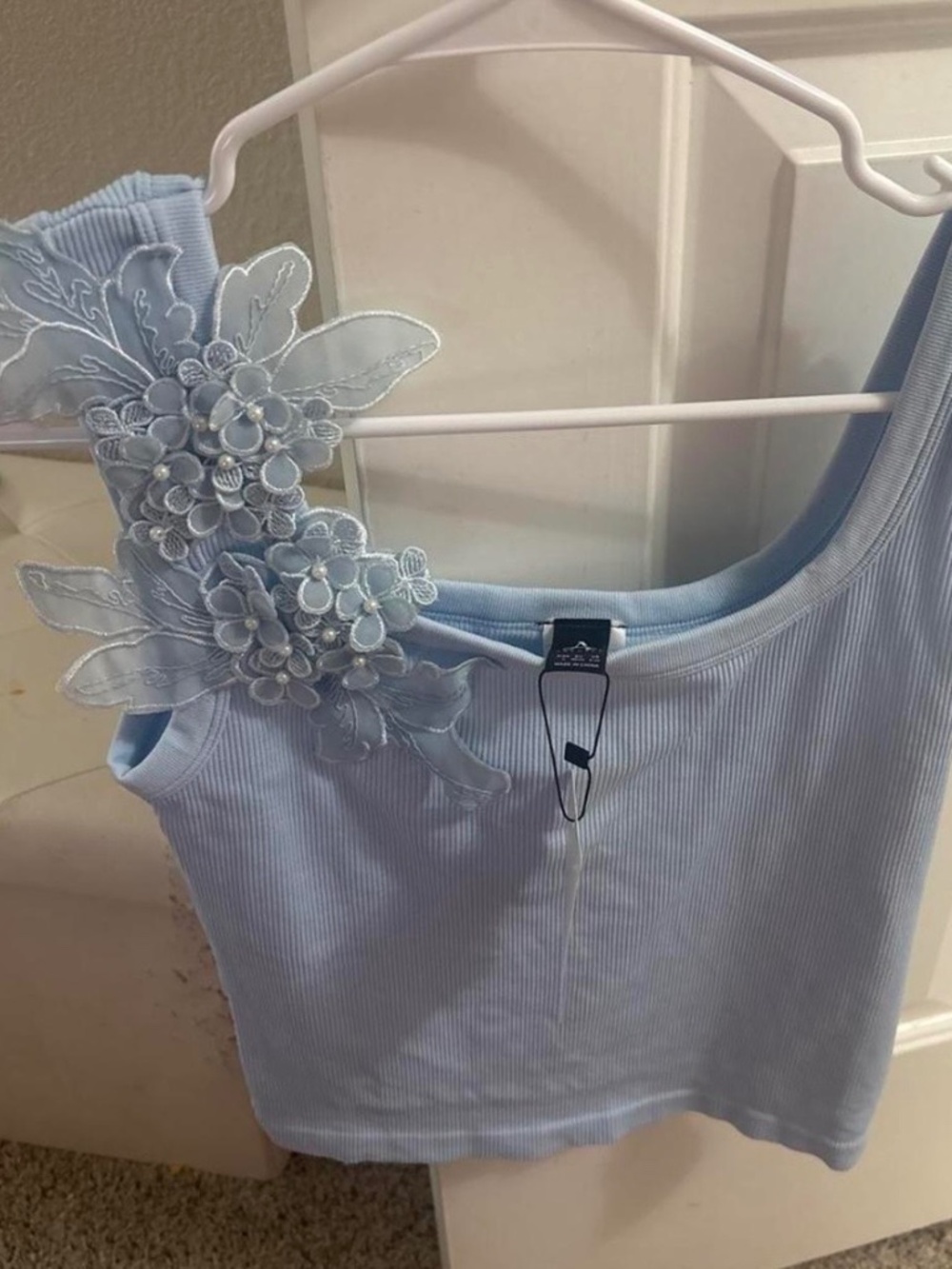 Meshki sleeveless top nwt large runs small